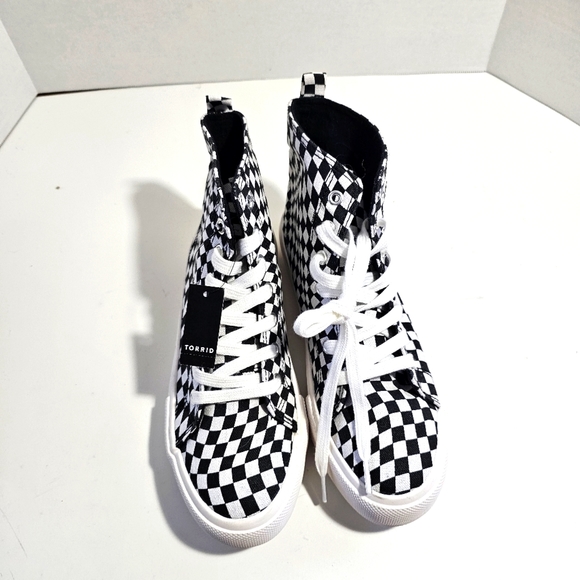 Torrid Converse Style checkered Hightops - Picture 1 of 4